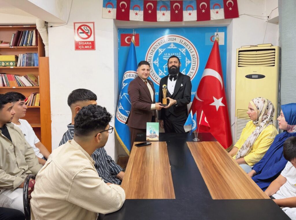 Akif Manaf’a “Eğitim ve Barış Ödülü”