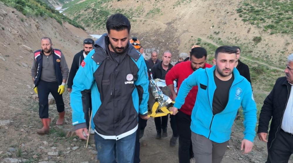 Yüksekova kırsalında zorlu kurtarma operasyonu: 6 saatlik mücadelenin ardından hastaneye ulaştırıldı