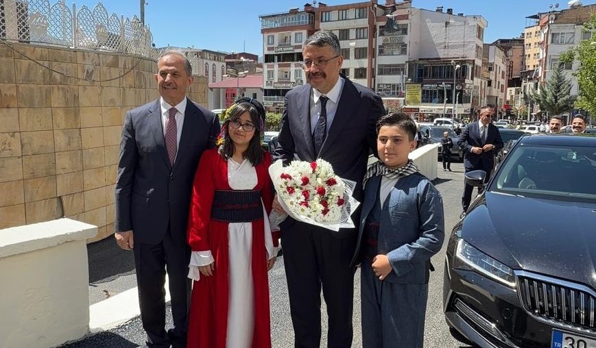 Bakan Yardımcısı Ali Çelik’e Hakkari’de sevgi seli