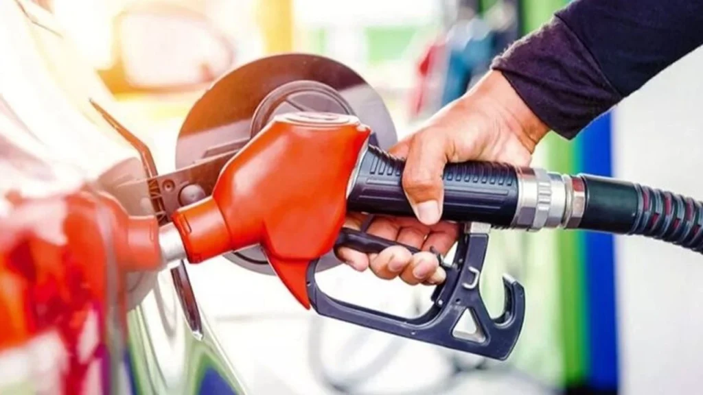 Petrol fiyatlarındaki dalgalanma pompaya yansıyor: Benzine zam geliyor