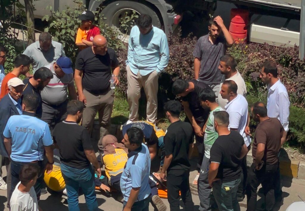 Şemdinli’de Trafik Kazası: Çocuğa Otomobil Çarptı