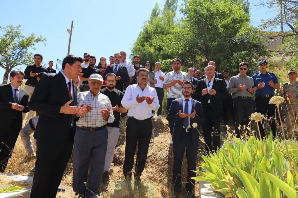 Şemdinli’de 15 Temmuz Anma Programı Kayalar Köyü’nde Gerçekleştirildi