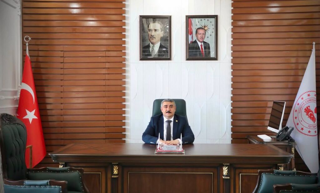 Derecik’in Yeni Kaymakamı İbrahim Yazıcı Görevine Başladı