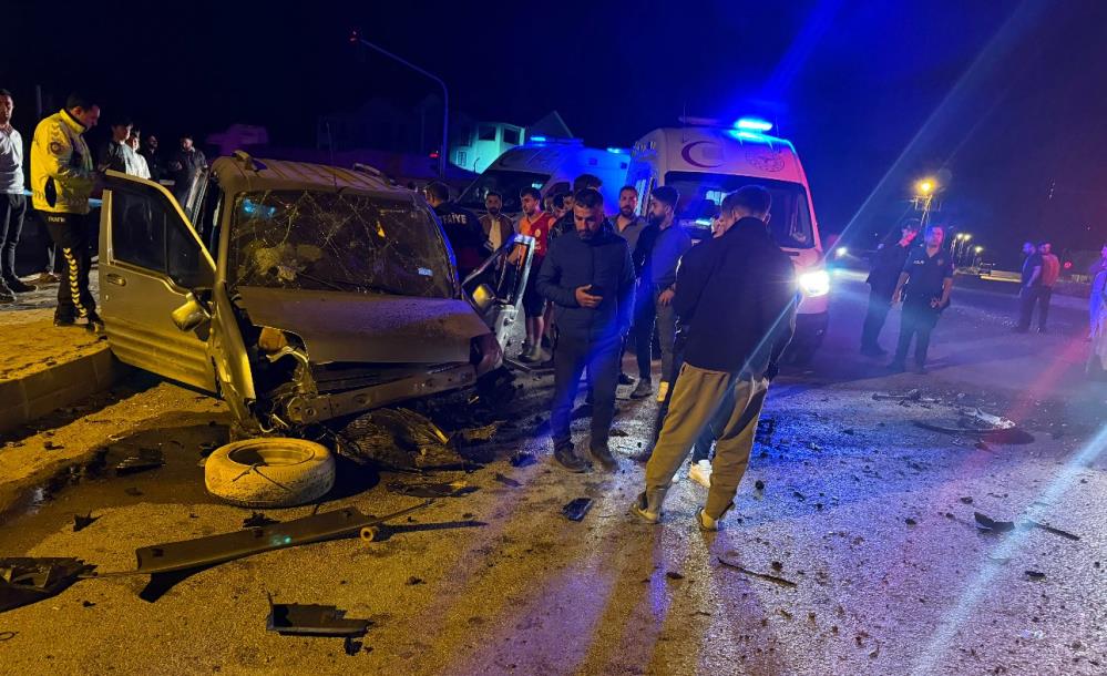 Yüksekova’da iki ayrı kazada 8 kişi yaralandı