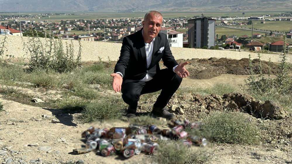 Yüksekova’da pes dedirten manzara: Mezarlığın yanı başındaki alkol şişeleri tepki çekti