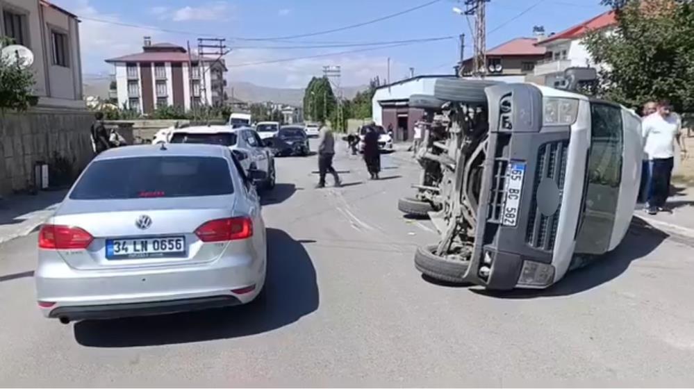 Yüksekova’da trafik kazası: 3 yaralı