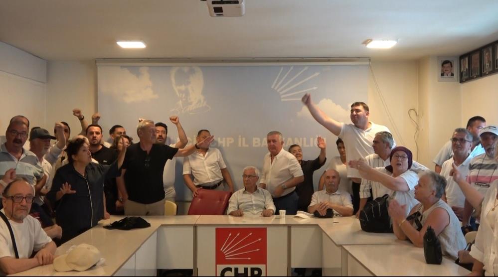Bilecik’te CHP binasında gergin anlar