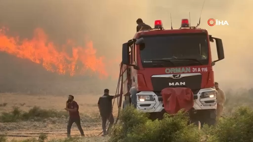 Hatay’da orman yangınına havadan ve karadan müdahale sürüyor