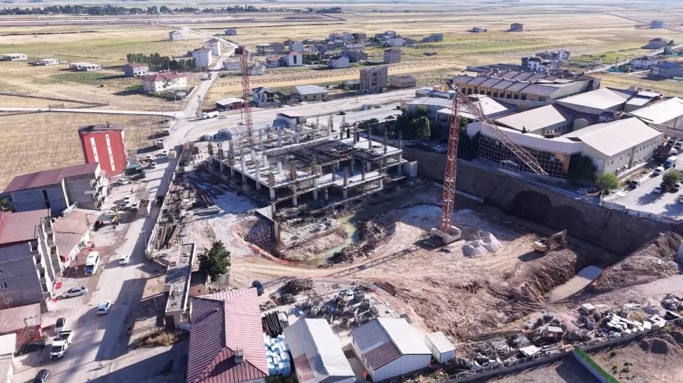 Yüksekova’da 100 yataklı hastane ek binası yükseliyor