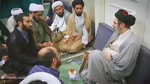 İran, Hamaney’in yeni görüntülerini ilk kez yayınladı