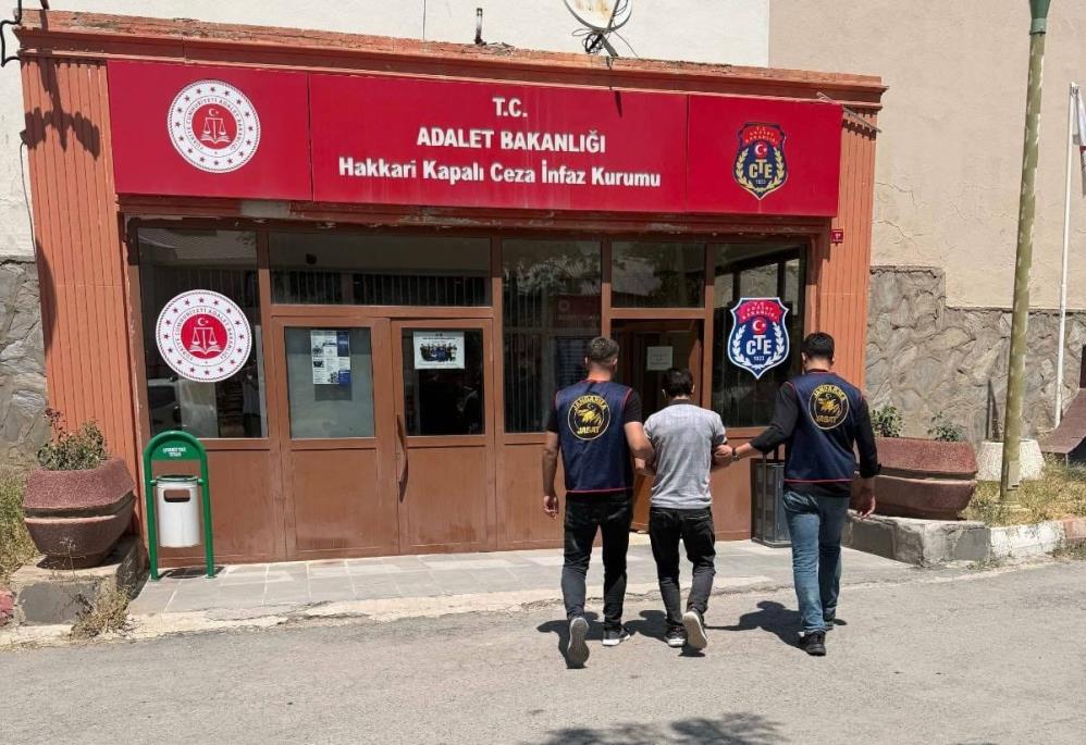 Hakkari’de aranan 2 şahıs JASAT tarafından yakalandı