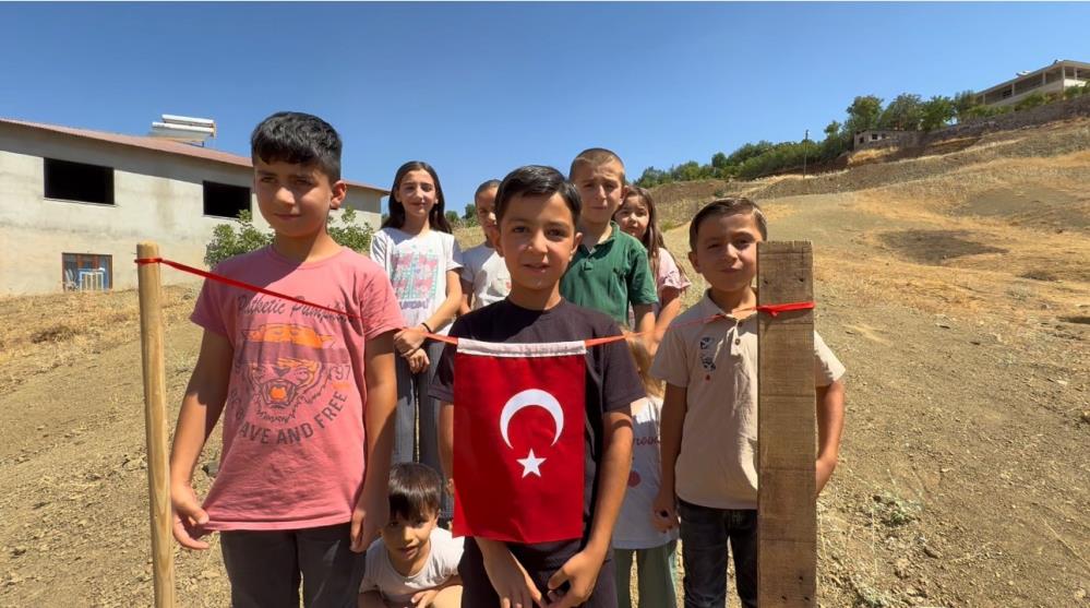 Derecik’te çocuklardan yetkililere park çağrısı