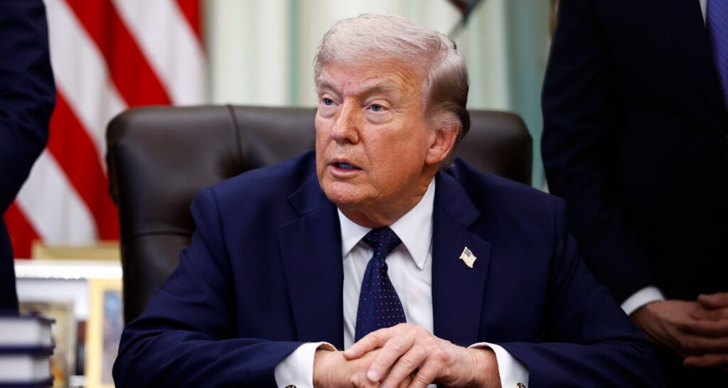 Trump: “İran’a karşı dünyanın en ezici ekonomik yaptırım operasyonunu başlatıyoruz”