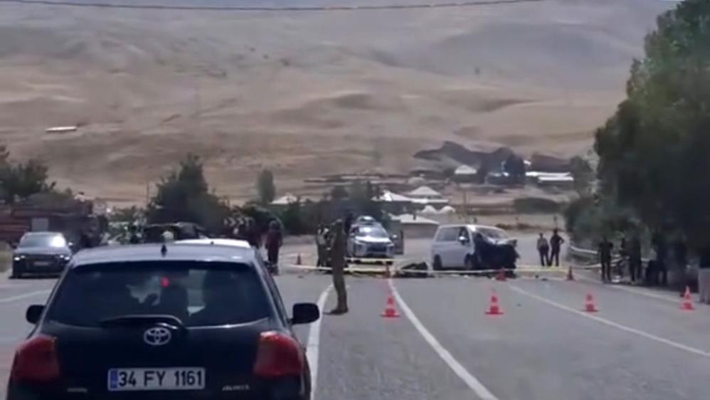 Van’da araçlar kafa kafaya çarpıştı: 2 ölü, 9 yaralı