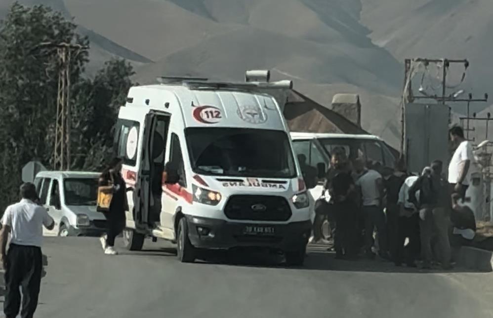 Yüksekova’da iki araç çarpıştı: 4 yaralı