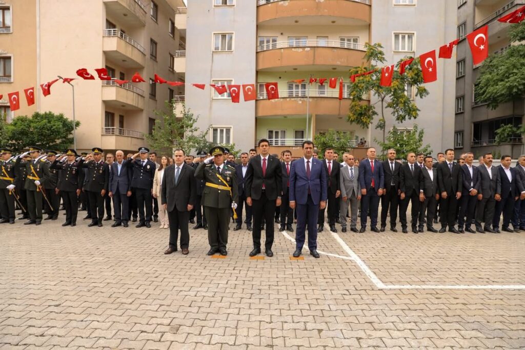 Şemdinli’de 30 Ağustos Zafer Bayramı’nın 104. Yıl Dönümü Törenle Kutlandı