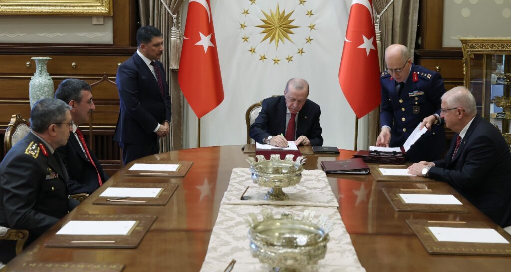 Cumhurbaşkanı Erdoğan YAŞ kararlarını imzaladı