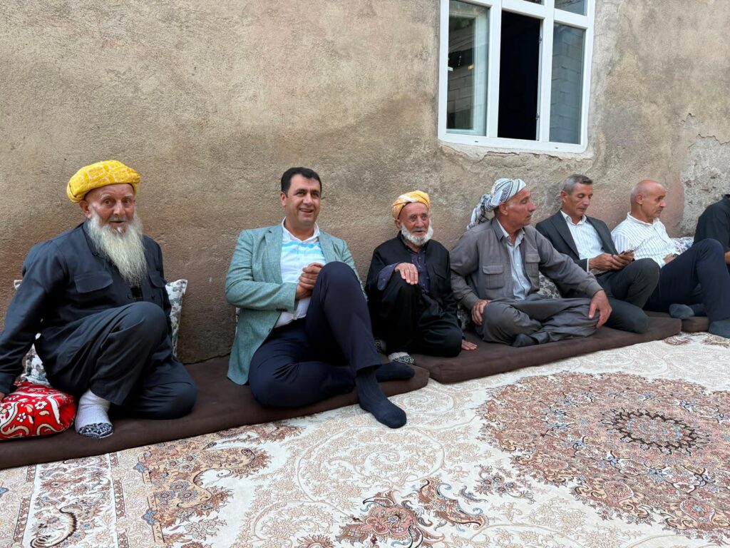 Şemdinli Belediye Başkanı Fahri Şakar, Yayla Mahallesi’nde Vatandaşların Taleplerini Dinledi