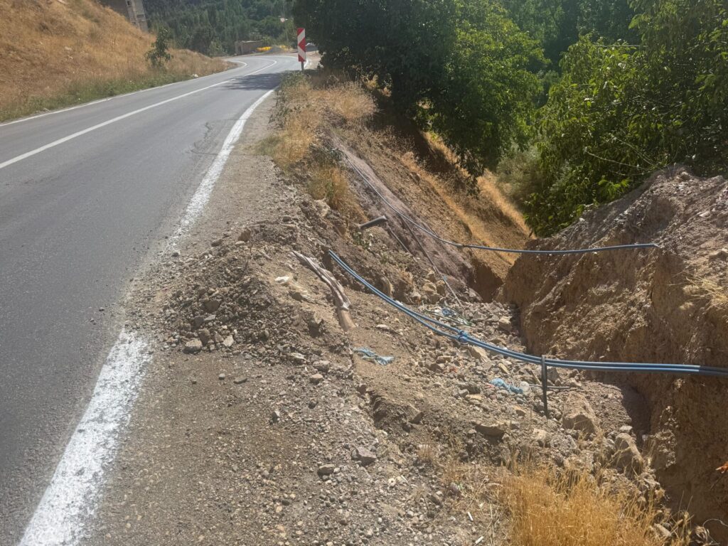 Şemdinli-Yüksekova Karayolunda Tehlike Büyüyor: Dar Yol ve Uçurum Kazaya Davetiye Çıkarıyor