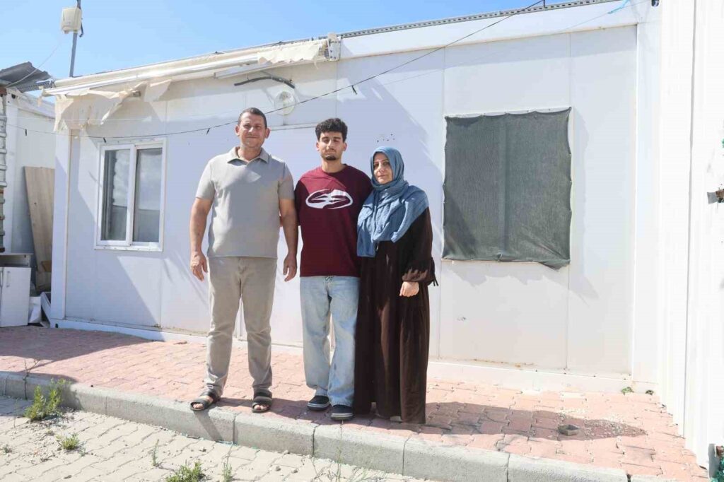 Konteynerden tıp fakültesine; Hasan’ın hayali gerçeğe döndü