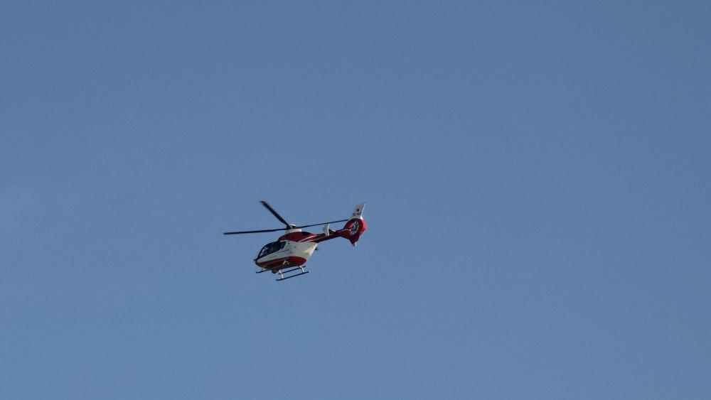 Bahçesaray’da perikardit hastası helikopter ambulansla Van’a sevk edildi