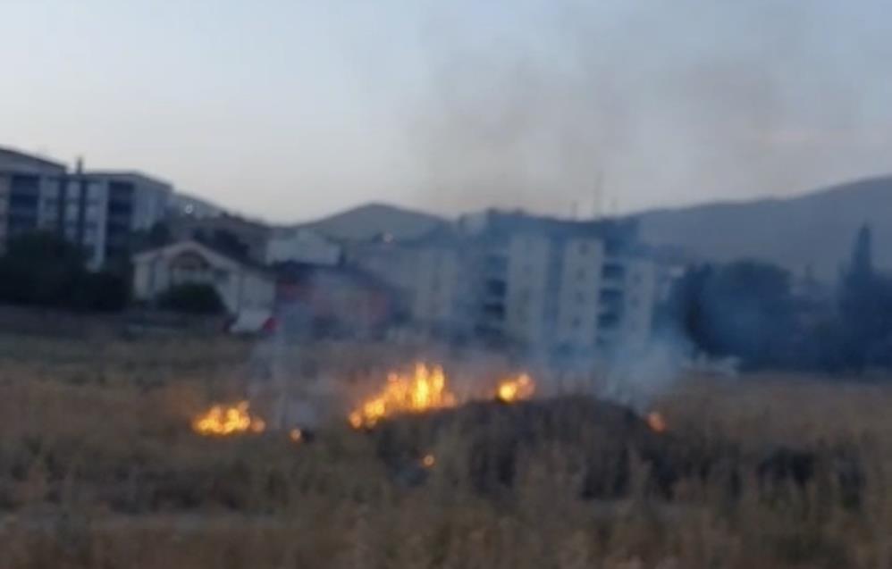 Yüksekova’da anız yangını