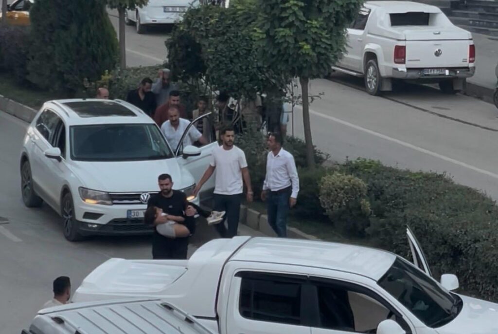 Şemdinli’de Küçük Çocuğa Otomobil Çarptı