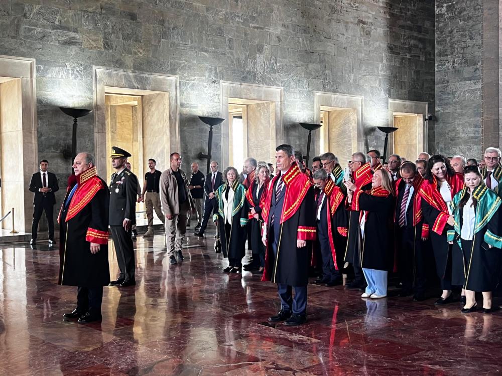 Yargıtay üyeleri, adli yılın açılışı dolayısıyla Anıtkabir’i ziyaret etti