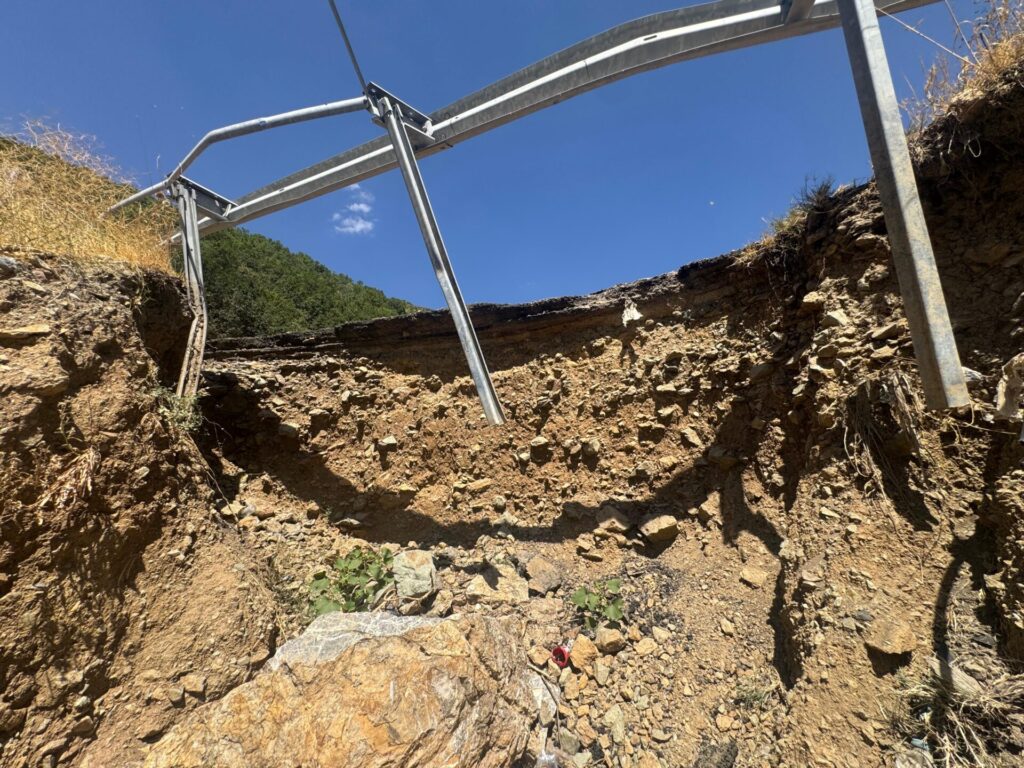 Şemdinli-Yüksekova Yolunda Tehlike: Asfaltın Altı Boşaldı