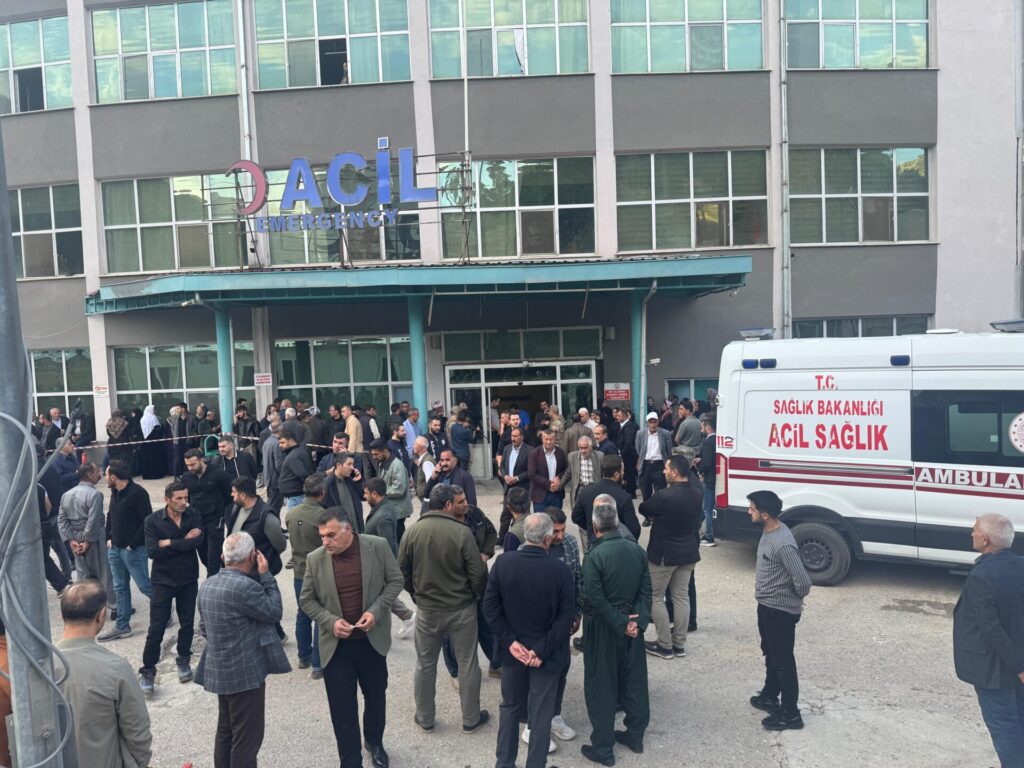 Güzelkonak’ta yaşanan kazada iki kişi Van’a sevk edildi